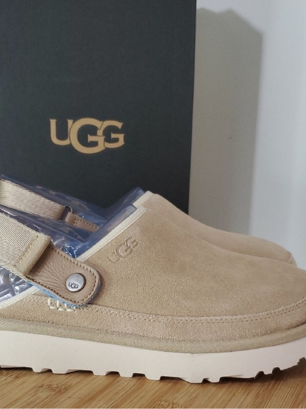 UGG Mens Goldencoast Clog Size US 9 Sand Suede Slingback Slide Sandal NWT